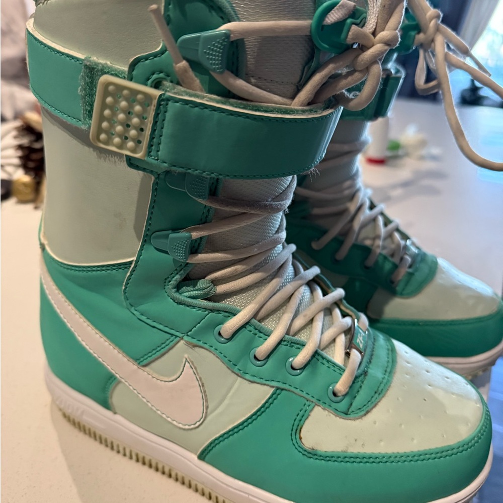 Nike Z Force 1 Snowboard Boots